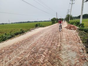 খানাখন্দের অজুহাতে  সড়কের পিচ তুলে ইটের সলিং ব্যয় ৮৮ লাখ টাকা