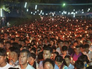 ২০ হাজার মানুষের মোমবাতির আলোয় আলোকিত বারোমারীর গারো পাহাড়